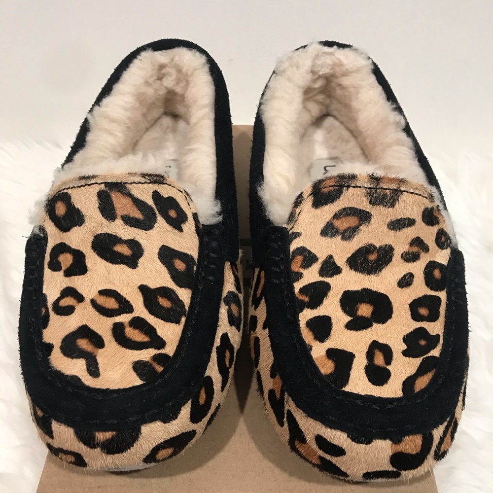 UGG Women’s Ansley Calf Hair Leopard Slippers Size 6 - Picture 3 of 12